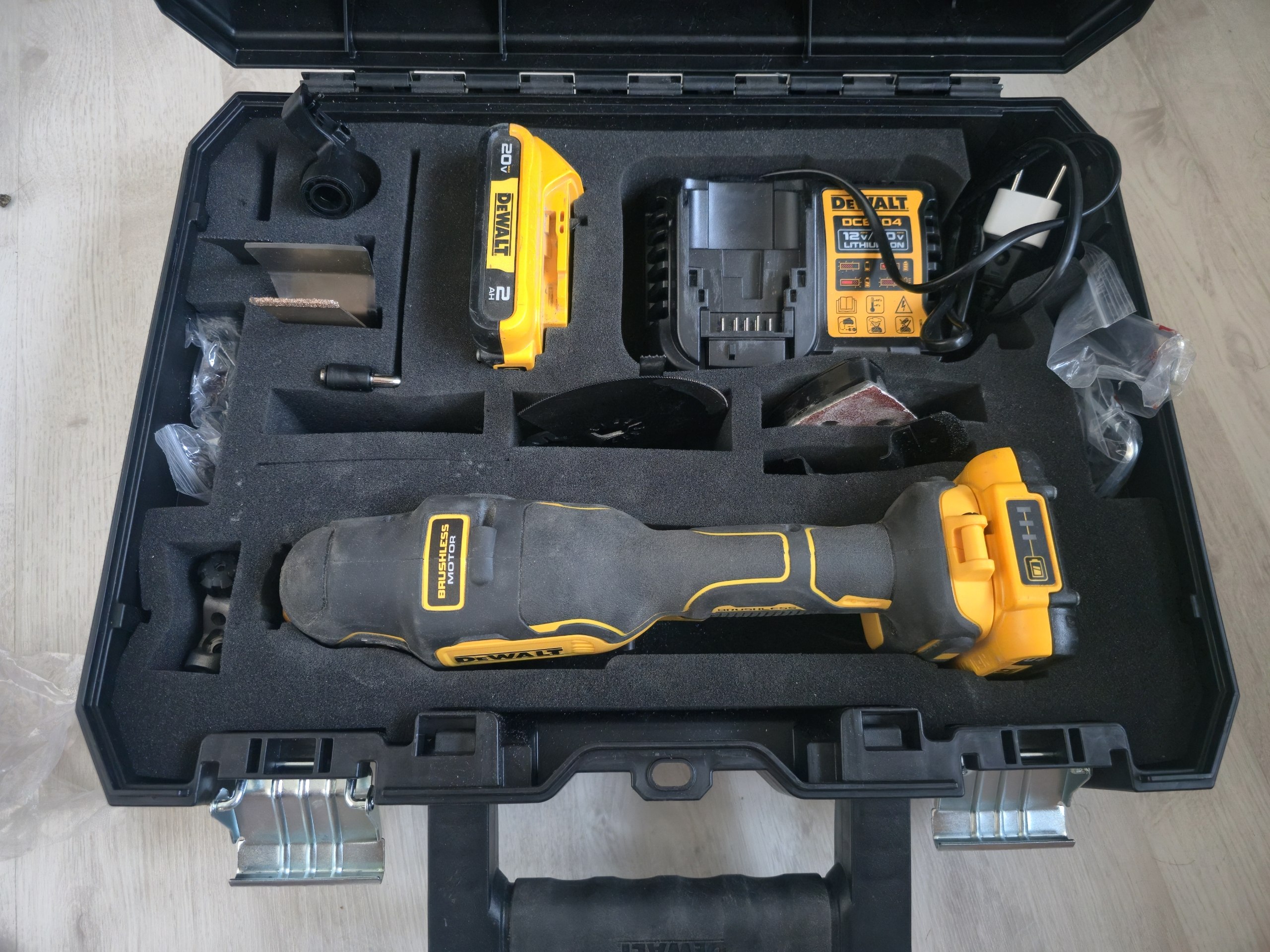 DeWALT DCS355D2 — реальная фотография 1